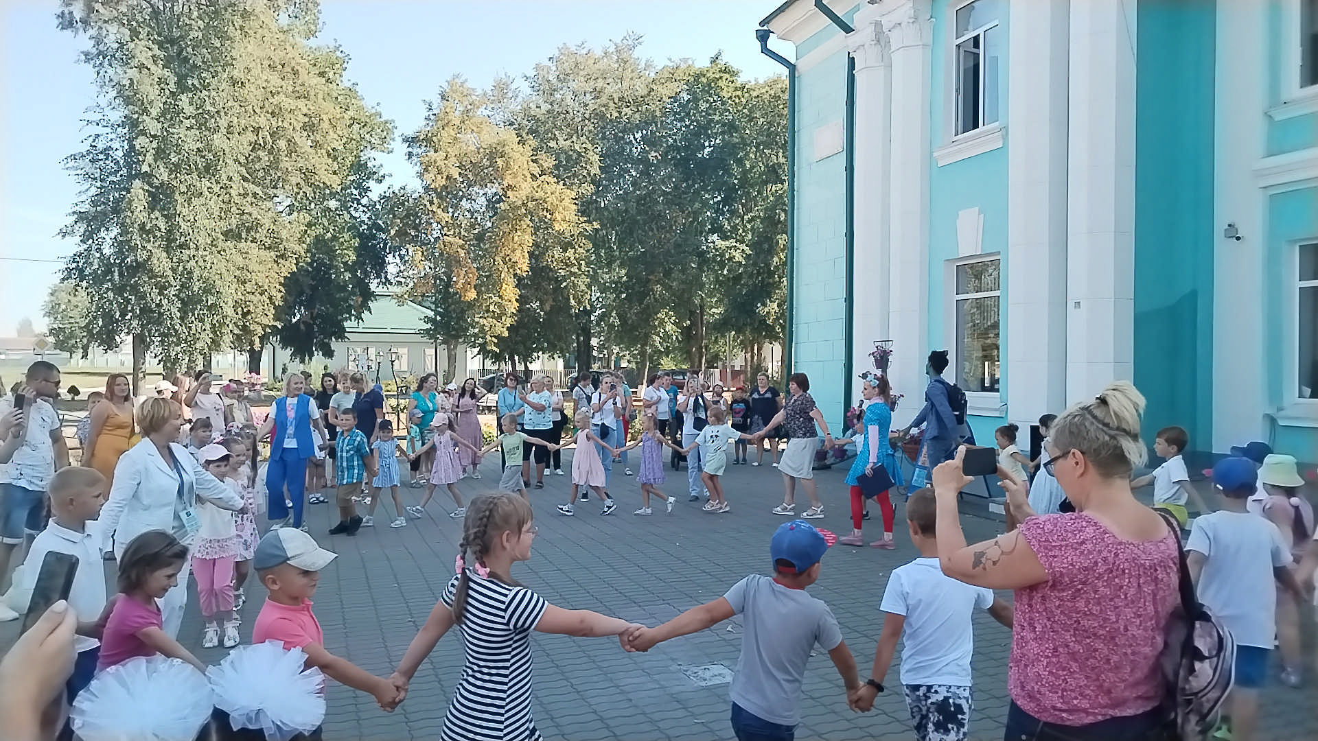 «Здравствуй, школа!» В Червенском районном центре культуре и досуга прошёл праздник для будущих первоклассников