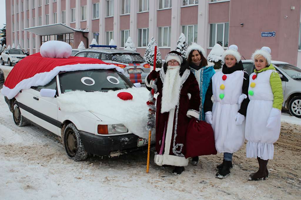 Автошествие Дедов Морозов и Снегурочек прошло в Воложине